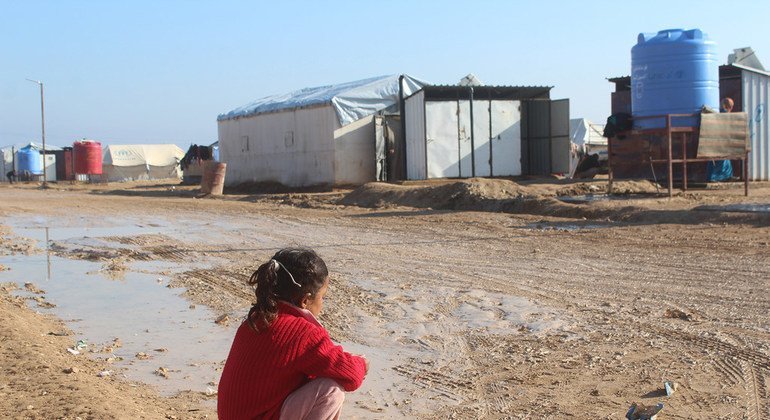 Una niña desplazada siria en el campamento de Al-Areesha.
