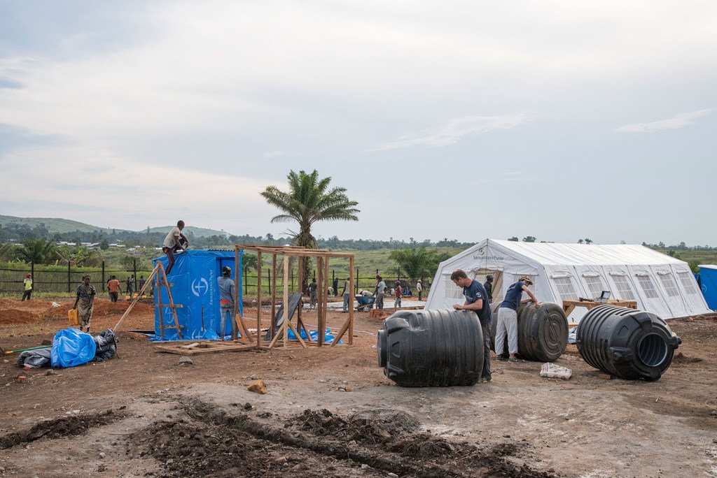 L'ONG Samaritans Purse construit une unité de traitement d'Ebola à Komanda, dans la province de l'Ituri, dans l'est de la République démocratique du Congo (RDC) en janvier 2019.