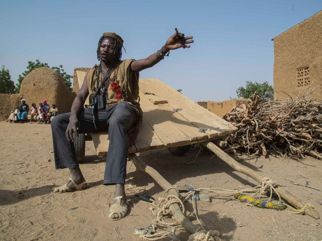 Un homme malien dans un village de la région de Mopti, dans le centre du Mali. 