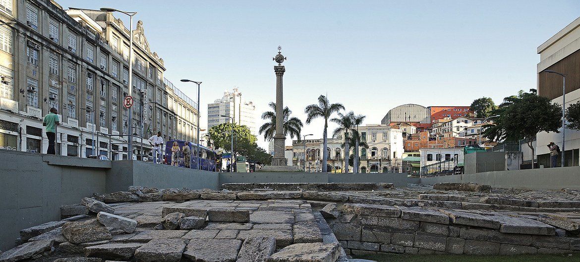 No Rio de Janeiro, o Cais do Valongo, principal porto de entrada de escravos nas Américas, é reconhecido como Patrimônio da Humanidade pela Unesco