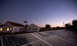 Painéis solares no Hospital Rural de Bulawayo, no Zimbabwe. 
