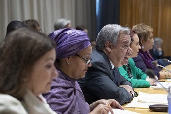 El Secretario General de la ONU, Antónoi Guterres (centro) durante la presentación de su visión para el año 2019.