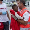 Многим мигрантам, как этому малышу, спасенному в Средиземном море у берегов Испании, требуется медицинская помощь. Но проблемы со здоровьем на этом не заканчиваются