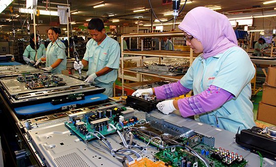 Workers of PT Toshiba Consumer Products Ind. assembling and manufacturing of electronic goods, such as television sets. Cikarang, Bekasi. Indonesia. (file)