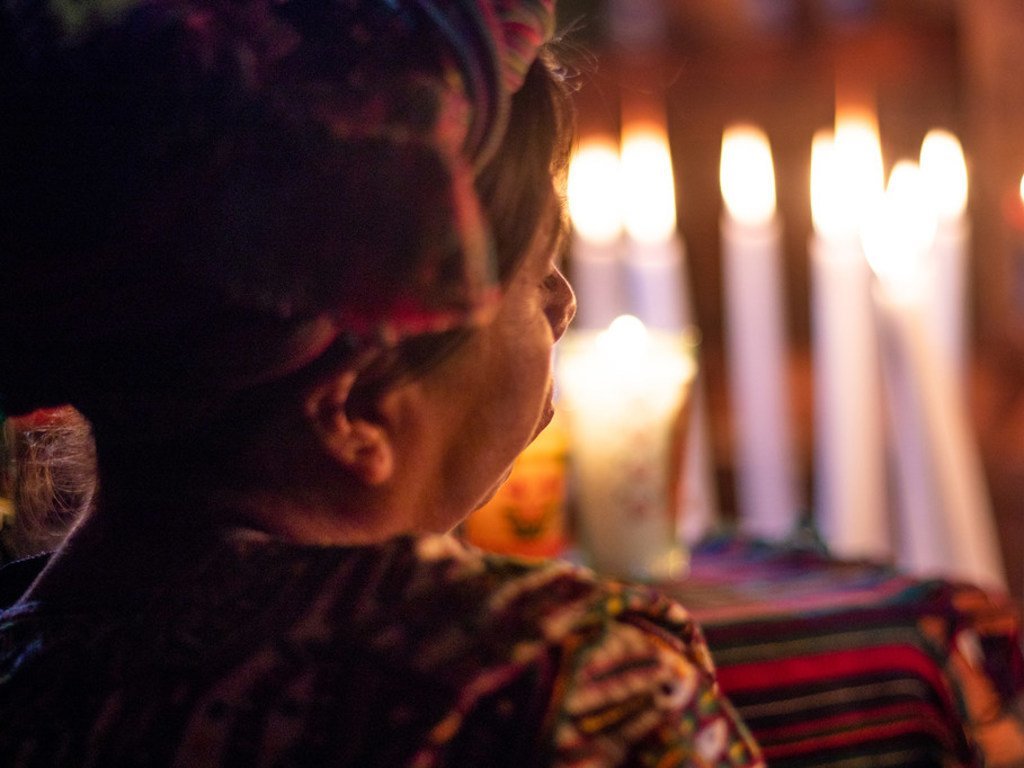 Après 36 ans d'attente, en août 2018, des familles de victimes du conflit armé ont finalement pu recevoir les restes de leurs êtres chers et procéder à un enterrement digne dans le village d'Ixtupil, au Guatemala.