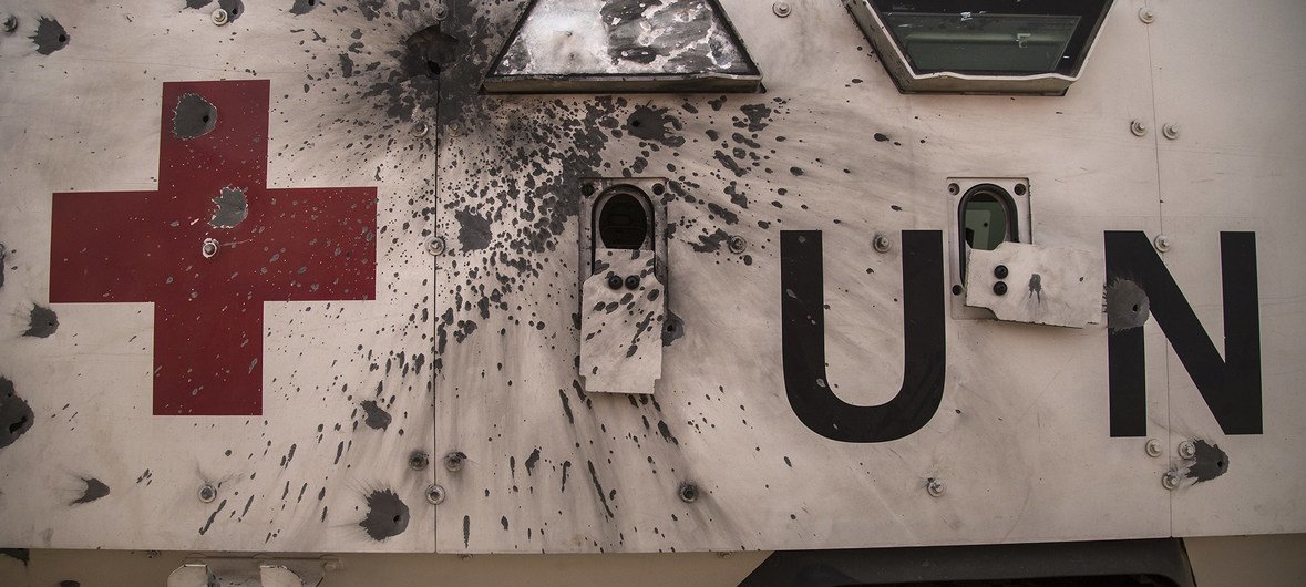 Ambulância da ONU danificada durante um ataque à Minusma ocorrido em  janeiro.