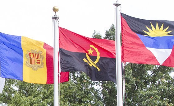 Bandeira de Angola na sede da ONU em Nova Iorque