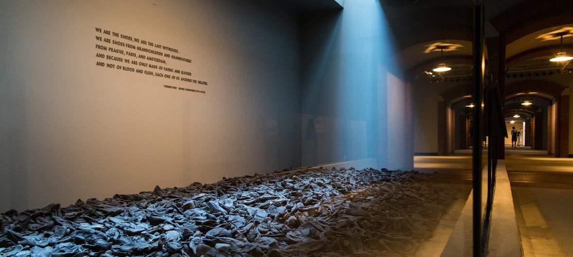 Sapatos confiscados de prisioneiros no campo de concentração de Majdanek, emprestados pelo Museu do Estado de Majdanek, Lublin, Polônia, ao Museu Memorial do Holocausto dos EUA