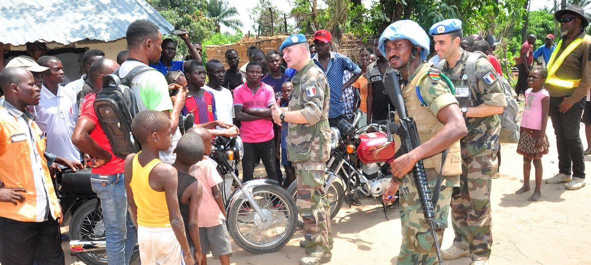 General Bernard Commins, MONUSCO Force Deputy Commander, in Yumbi, where clashes between Batende and Banunu communities last December caused the deaths of hundreds, and the displacement of many others. The joint mission also visited the site where collective and individual graves had been discovered.