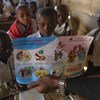2018年9月，刚果民主共和国贝尼地区的儿童正在教室内学习如何预防埃博拉。