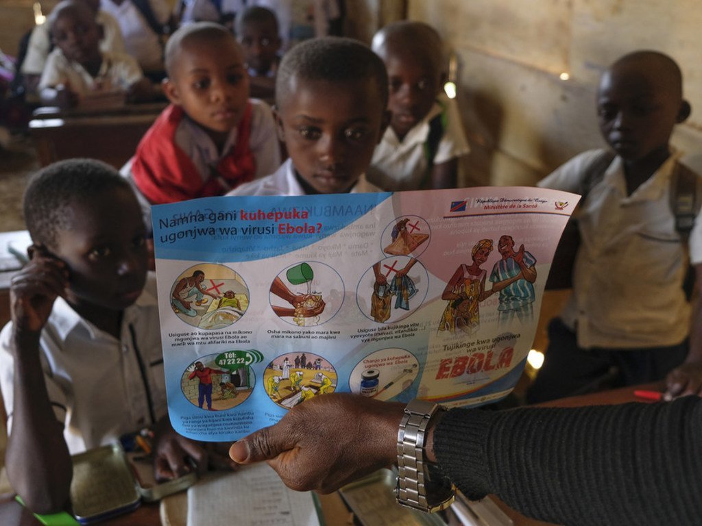 Des enfants à Beni, en République démocratique du Congo, apprennent à se protéger contre Ebola.