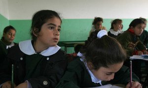 Meninas numa escola em Beit Lahia, na Faixa de Gaza