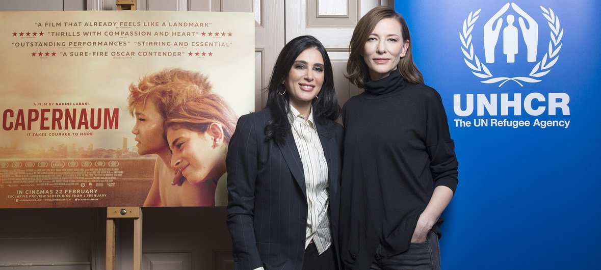 Cate Blanchett (à direita), embaixadora da Boa Vontade da Agência das Nações Unidas para Refugiados, com a diretora Nadine Labaki (à esquerda), na exibição do filme Cafarnaum , em Londres, Reino Unido.