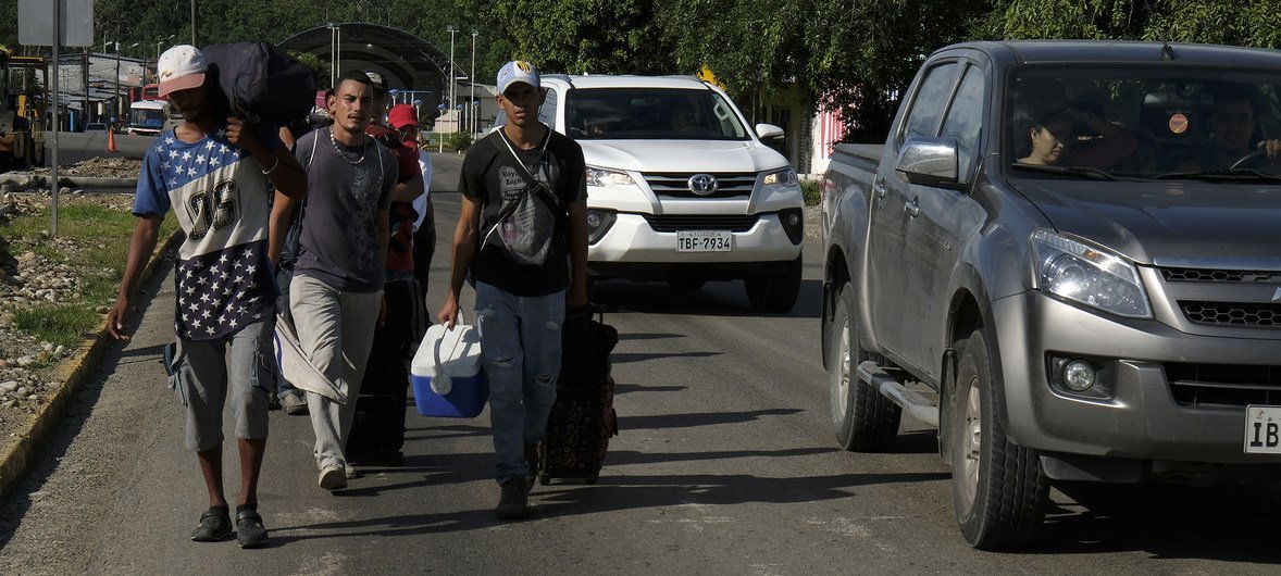 Экономический кризис заставил миллионы жителей Венесуэлы бежать в соседние страны.