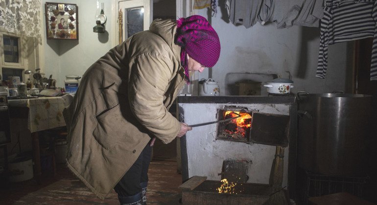 Многие здания, в которых живут вынужденные переселенцы в Украине, не приспособлены для суровых холодов. 