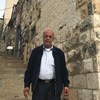 أرشيف: محمد الصباغ يقف أمام منزله في حي الشيخ جراح في القدس الشرقية. أسرة الصباغ من اللاجئين الفلسطينيين الذين تعود أصولهم إلى مدينة يافا، واستقرت الأسرة في حي الشيخ جراح مع 27 أسرة أخرى.