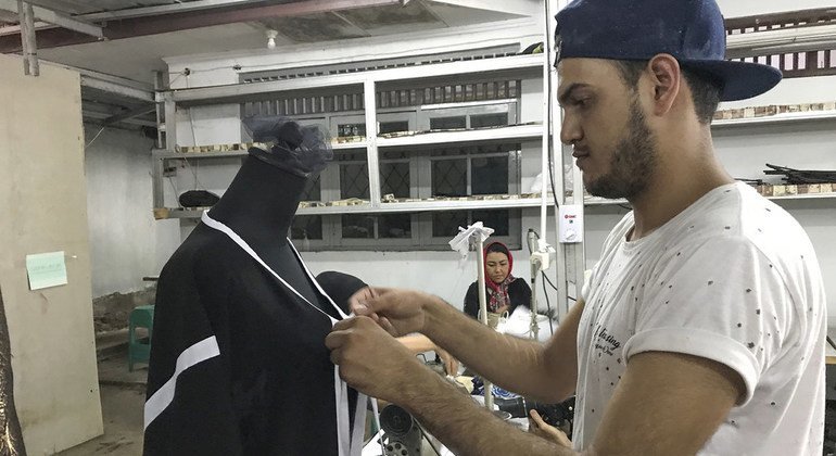 بدأ مشروع بينانغ في سبتمبر 2018 ويقوم بتدريب ستة لاجئين، 5 نساء ورجل واحد، في مجال الأزياء