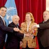 A Vienne le 30 mars 2018, la Ministre autrichienne des affaires étrangères Karien Kneissl reçoit ses homologues de l'ex-République Yougoslave de Macédoine, Nikola Dimitrov, et de Grèce, Mikos Kotzias, avec l'envoyé de l'ONU, Matthew Nimetz.
