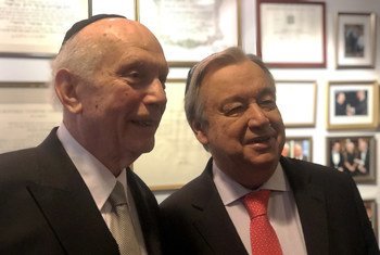 Le Secrétaire général de l’ONU, António Guterres (à droite), avec le rabbin Arthur Schneier de la synagogue Park East à New York, où il a assisté au Shabbat international des Nations Unies sur l’Holocauste. 26 janvier 2019.