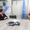 بدور أبو كويك، صحفية فلسطينية شابة أثناء حوار مع أخبار الأمم المتحدة في غزة. شاركت بدور أبو كويك في برنامج الأمم المتحدة لتدريب الصحفيين الفلسطينيين عام 2014. 