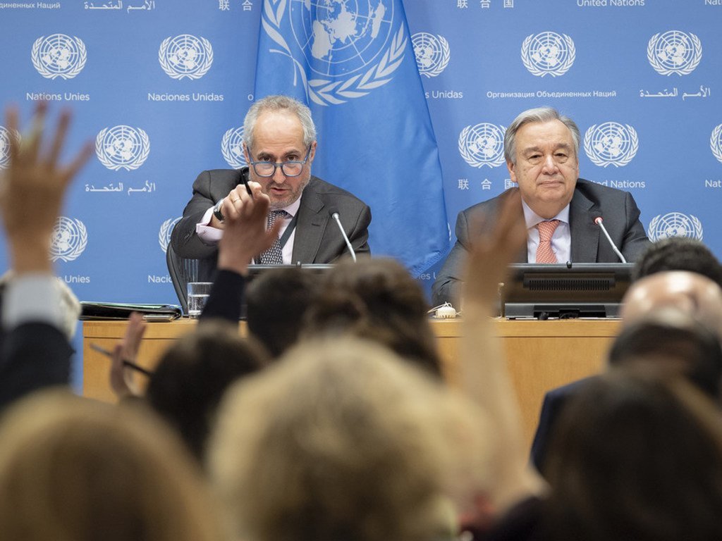 La Conférence de presse du Secrétaire général, António Guterres (à droite), avec son porte-parole, Stéphane Dujarric (à gauche), le 18 janvier 2019.