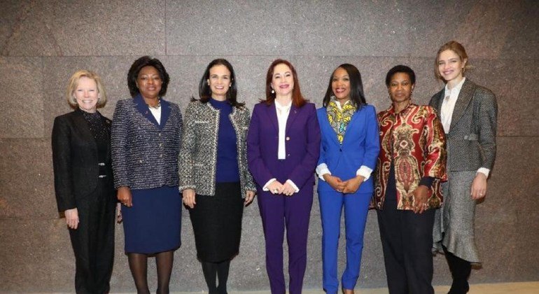 Ana Dias Lourenço (segunda da esquerda para direita) na reunião da iniciativa Líderes para a Igualdade de Gênero, lançada pela presidente da Assembleia Geral (centro).