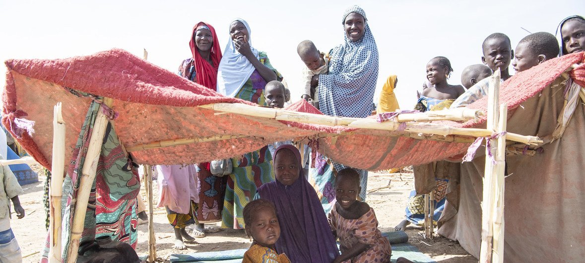 逃离博科哈拉姆恐怖分子的魔掌后，3万5000名尼日利亚人住在喀麦隆古拉的非正式难民定居点。( 2019年2月1日)