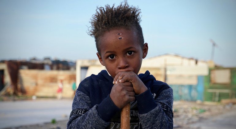 Дом этого малыша – лагерь для внутренне перемещенных лиц, где живут 204 семьи
