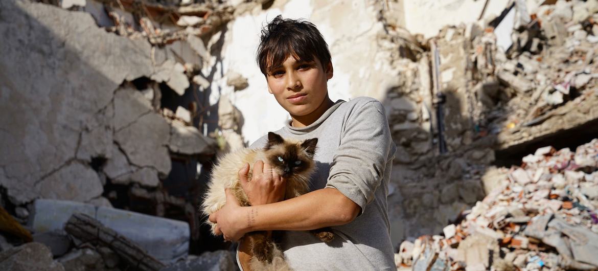 16-летний Мохаммед и его семья бежали из Бенгази, Ливия, когда их дом подвергся бомбардировке в 2015 году, и вернулись в 2016 году, несмотря на то, что там остались взрывоопасные пережитки войны.