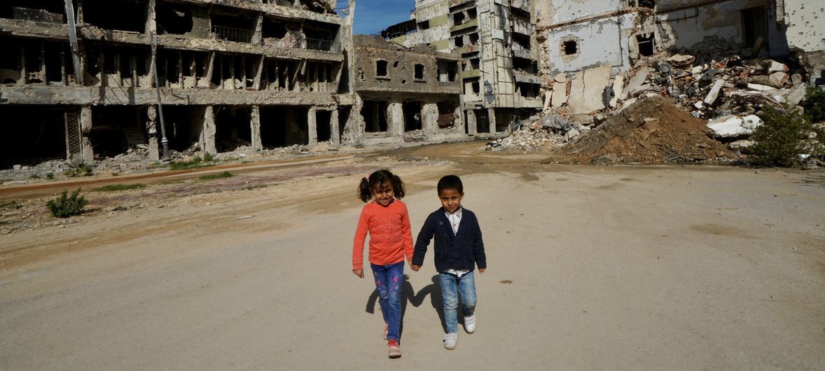  Unicef chama a atenção para a atual crise lembrando haver cerca de 500 mil crianças afetadas pela violência no oeste da Líbia. 