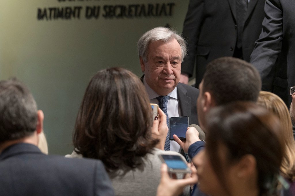 Le Secrétaire général de l'ONU, António Guterres, répond à des questions de journalistes au siège de l'ONU.