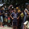 Venezuelanos atravessam fronteira para Colômbia 