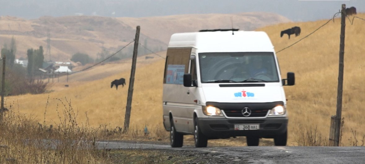 «Автобус солидарности» колесит по деревням и селам Кыргызстана. За два года он объездил почти двести населенных пунктов