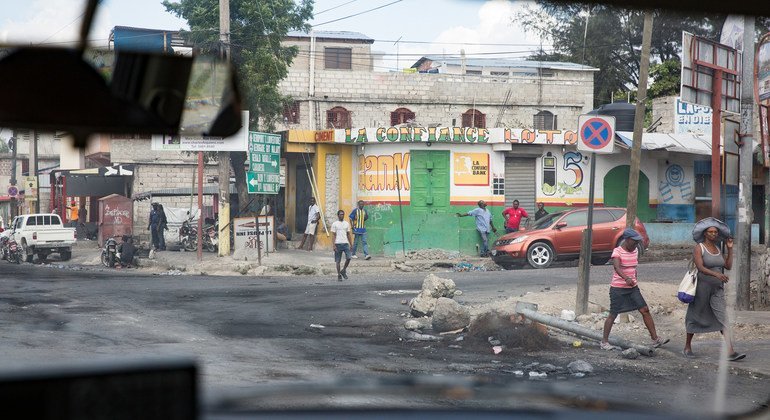 Después de días de protestas violentas, las calles de Puerto Príncipe se veían vacías en el mes de febrero