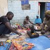 Des Camerounais déplacés par des attaques de Boko Haram ont été formés à la fabrication d'articles en cuir afin de générer des revenus. (Janvier 2019)