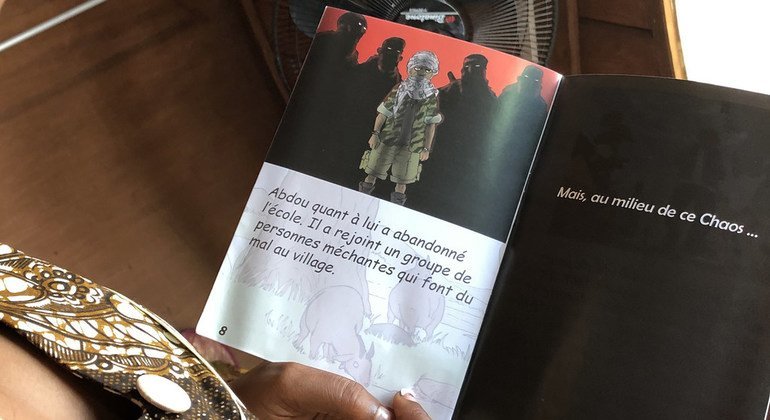 Un manuel sous forme de bande dessinée met en garde les jeunes Camerounais contre les dangers de l'adhésion à des organisations extrémistes.