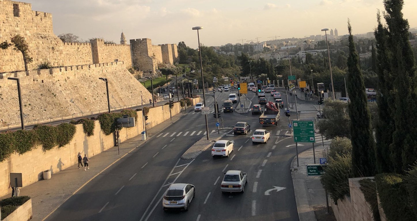 أحد شوارع مدينة القدس، بالقرب من البلدة القديمة.