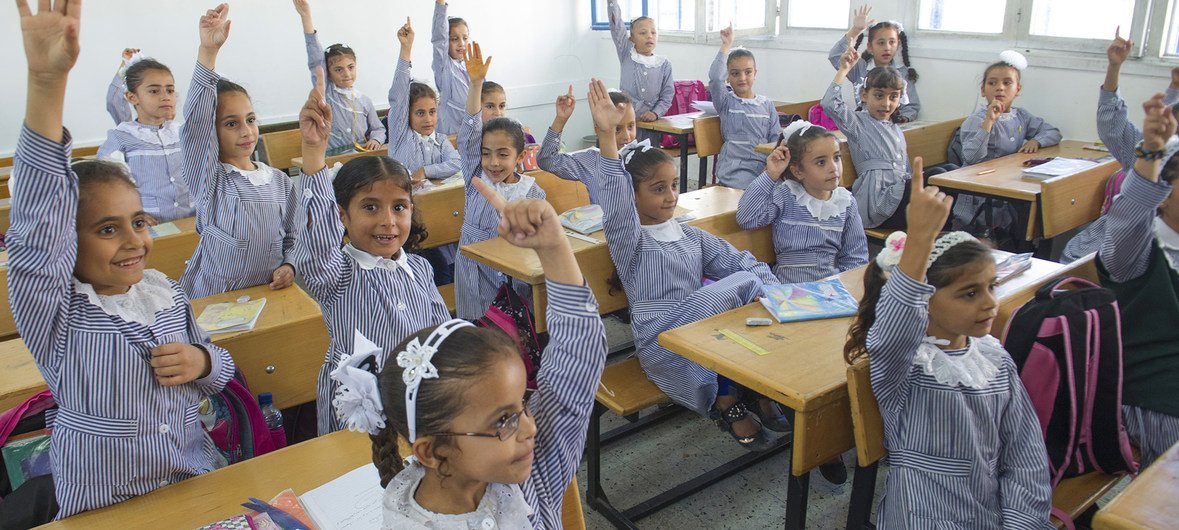 Ученики начальной школы в Секторе Газа обучаются на своем родном языке