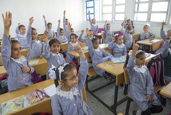 Les élèves de l’école élémentaire de filles Jabalia à Gaza reçoivent un enseignement dans leur langue maternelle. (octobre 2014)