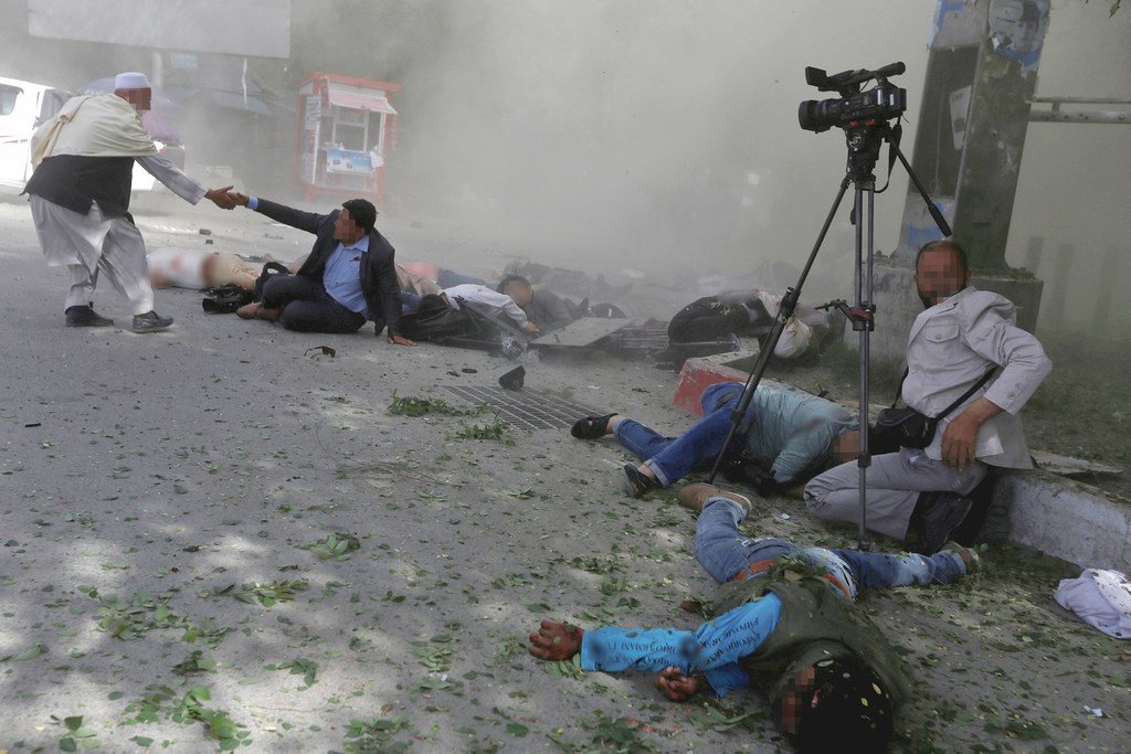 2018年4月30日，一群记者和急救人员在喀布尔市中心遭遇自杀式袭击。
