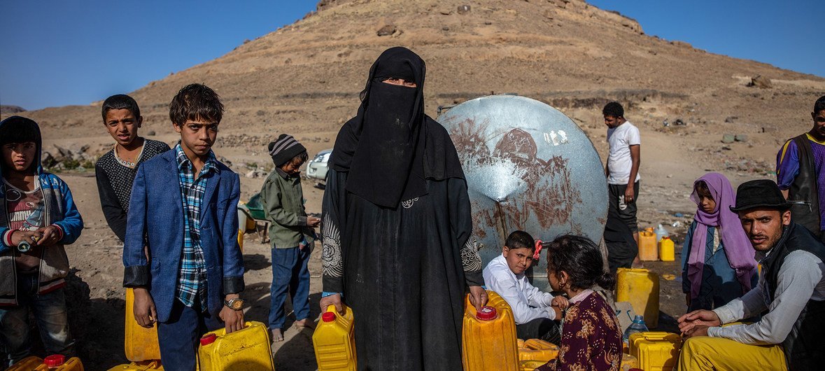 No Iêmen, pessoas enfrentam escassez de água à medida que poços secam e fontes são contaminadas