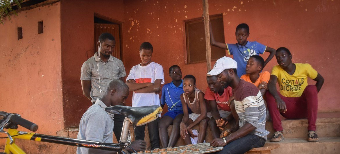 Cidadãos guineenses em vésperas das eleições legislativas de 10 de março. 