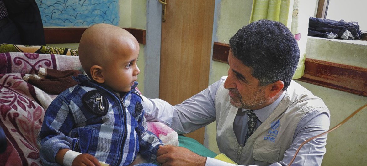 Доктор Ахмед Аль-Мандари в одной из больниц Йемена