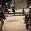 Женщины из числа миротворцев ООН несут боевое дежурство, осуществляя патрулирование вверенных им территорий. Сотрудницы шведского миротворческого контингента в Мали, 2018 г.