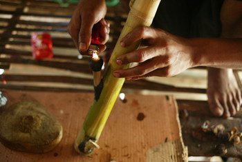 Cambodia, cannabis inachanganywa na heroin ambapo inavutwa na watumiaji. 