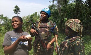 Au Nord-Kivu, en RDC, ces Casques bleues tanzaniennes de la MONUSCO effectuent des patrouilles à Mavivi, une localité de la région de Beni.