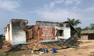 刚果民主共和国扬比镇，一栋在去年12月的族裔间暴力冲突中遭到破坏的选举委员会楼房。