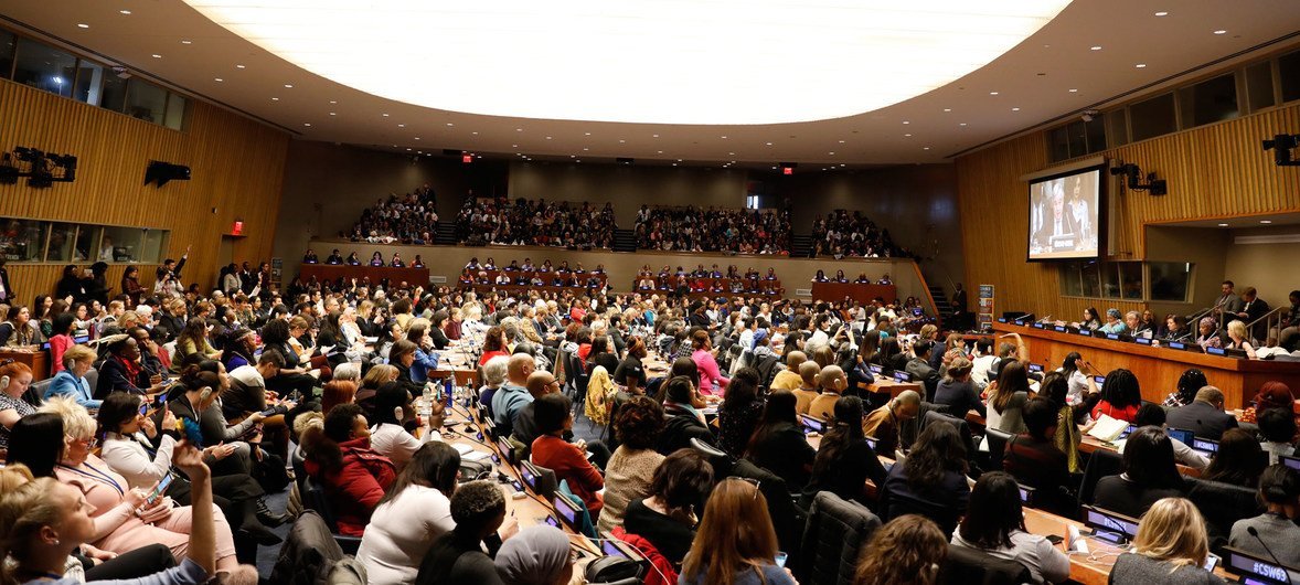 Participantes na reunião da sociedade civil da Comissão sobre o Estatuto da Mulher, CSW63, com o secretário-geral da ONU, António Guterres.