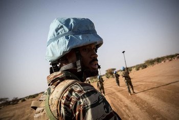 Un membre du contingent guinéen de la MINUSMA basé à Kidal, dans l'extrême nord du Mali.