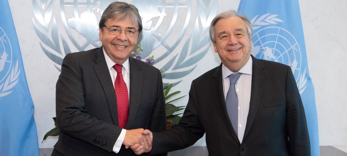 El Secretario General António Guterres junto a Carlos Holmes Trujillo, ministro de Relaciones Exteriores en Colombia.